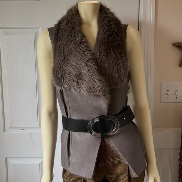 𝅺ROMEO & Juliet Couture Vegan Grey Leather & Faux Fur Vest Boho Size M - Picture 1 of 11